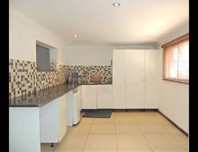 4 BEDROOM HOUSE FOR SALE IN STRUBENSVALLEI